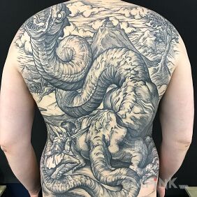 Tattoo Fighting the dragon on the back motif: fantasy style: engravings / gravure