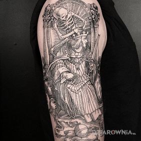 Tatuaż Na głowie króla na ramieniu motyw: czarno-szare styl: rycinowe / grawiurowe