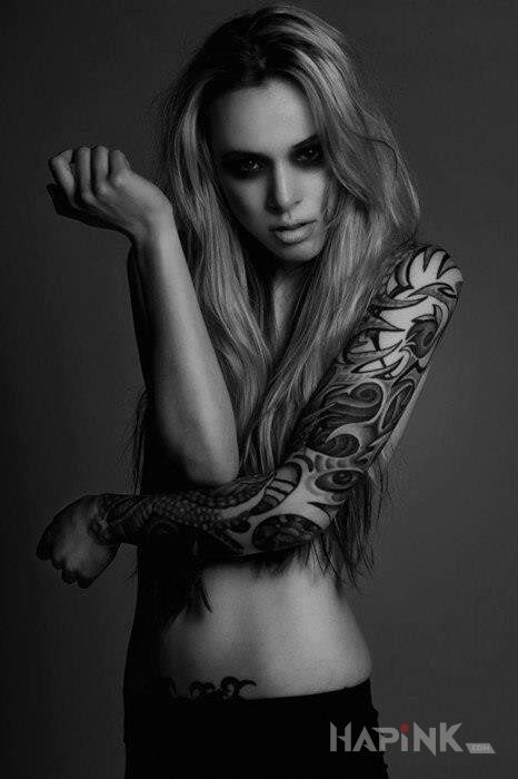 Tattoo Fajny rękaw in sexy motif on the upper arm