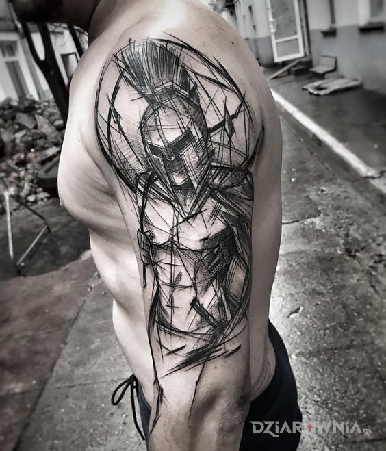 Tatuaż wojak ze sparty w motywie czarno-szare i stylu szkic na ramieniu