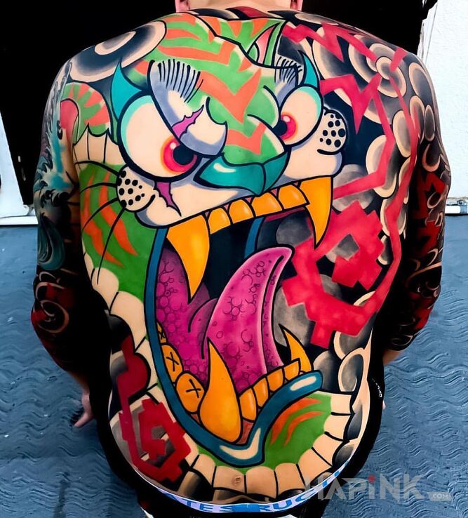 Tattoo Ultra kolory in colorful motif and graffiti style on the shoulder blades