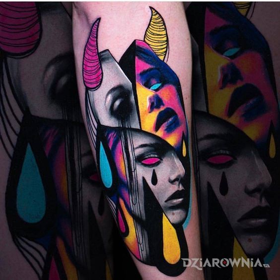 Tatuaż rogata kobieta w motywie kolorowe i stylu surrealistyczne na przedramieniu