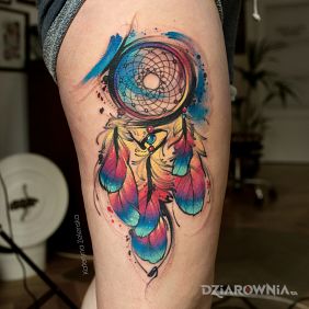 Tatuaż Łapacz snów na nodze motyw: kwiaty styl: watercolor