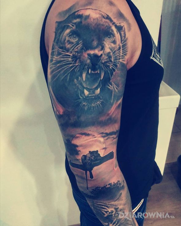 Tatuaż finito w motywie zwierzęta i stylu realistyczne na ramieniu