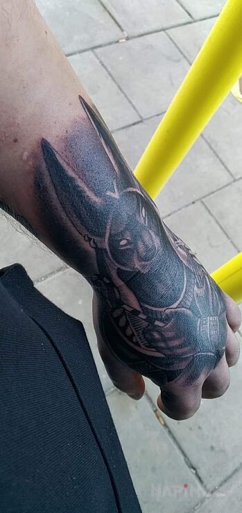 Tattoo Egipt in dark motif and graphic / illustrative style on the hand