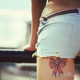 Tattoo Thigh-high bows on the leg motif: sexy