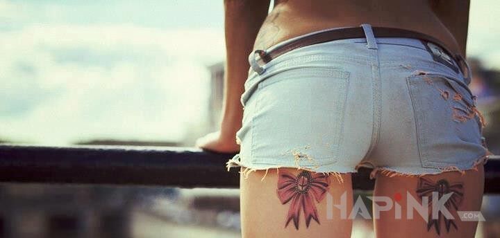 Tattoo Kokardki na udach in sexy motif on the leg