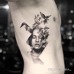 Tatuaż Ulotne mysli na żebrach motyw: twarze styl: realistyczne
