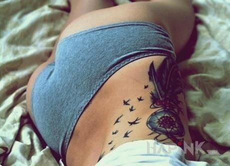 Tattoo Łapacz snów in sexy motif on the ribs