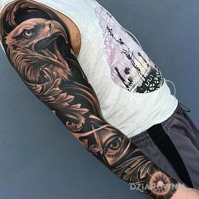 Tatuaż Orzeł mistrz na ramieniu motyw: rękawy styl: realistyczne