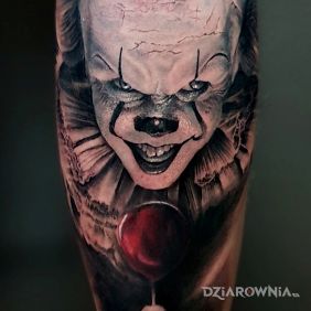 Tatuaż Pennywise na łydce motyw: 3D styl: realistyczne