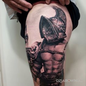 Tatuaż Gladiator na nodze motyw: postacie styl: realistyczne