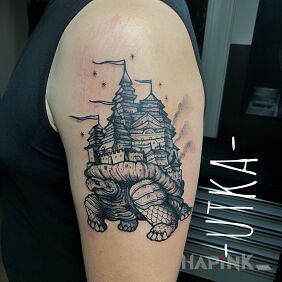 Tattoo Turtle on the upper arm motif: animals style: graphic / illustrative
