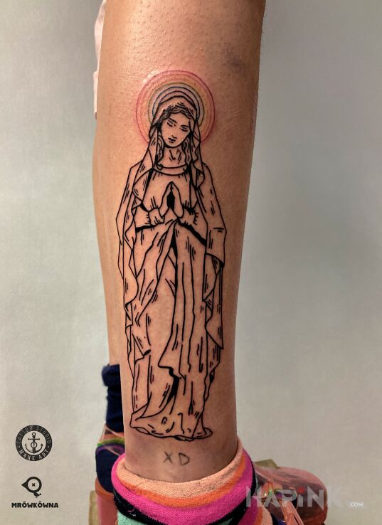 Tattoo Maryjka in characters motif and contour / linework style on the leg
