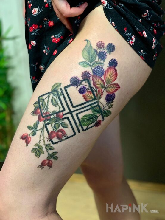 Tattoo Jeżyny in colorful motif and realistic style on the leg