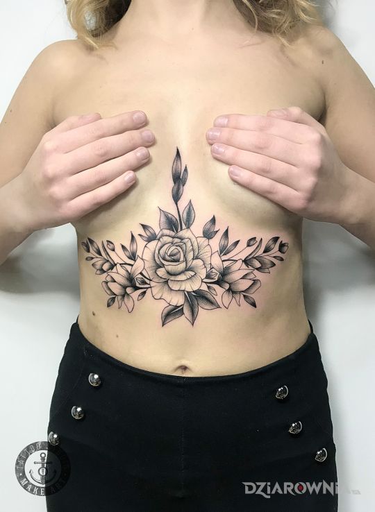 Tatuaż kwiaty w motywie czarno-szare i stylu graficzne / ilustracyjne na brzuchu