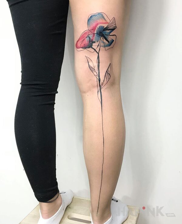 Tattoo Kwiat in flowers motif and Watercolor style on the calf