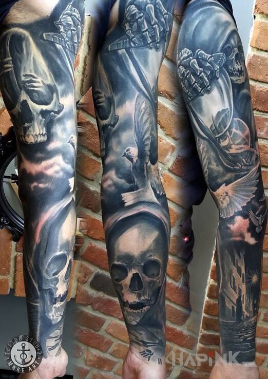 Tattoo Śmiercionośny rękaw in sleeves motif and realistic style on the forearm