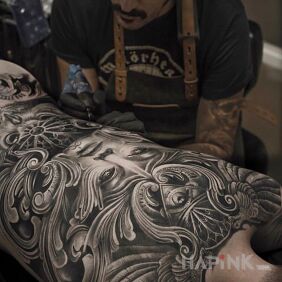 Tattoo Face in the middle of the back on the back motif: 3D style: realistic
