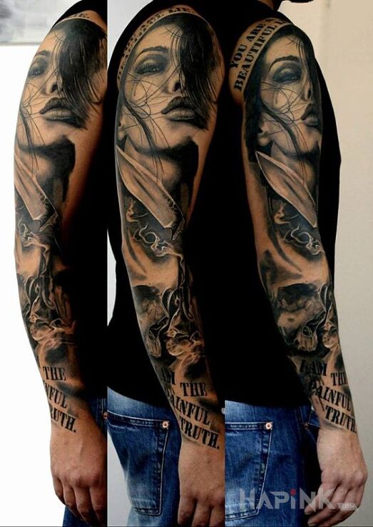 Tattoo Kobieta z nożem in skulls motif and realistic style on the upper arm