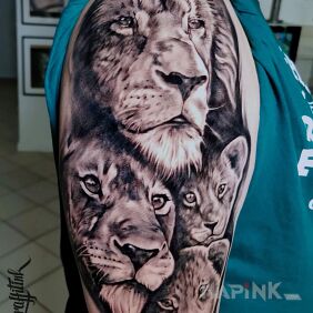 Tattoo Lions on the upper arm motif: black and gray style: realistic