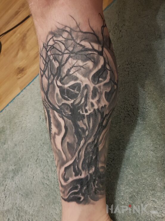 Tattoo Skończony ? czacha in skulls motif and graphic / illustrative style on the calf