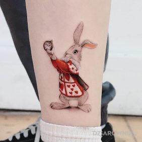 Tatuaż Słodki króliczek przy kostce motyw: fantasy styl: graficzne / ilustracyjne