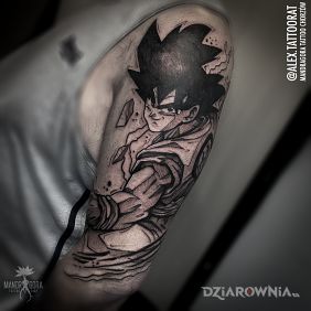 Tatuaż Son goku na ramieniu motyw: czarno-szare styl: dotwork