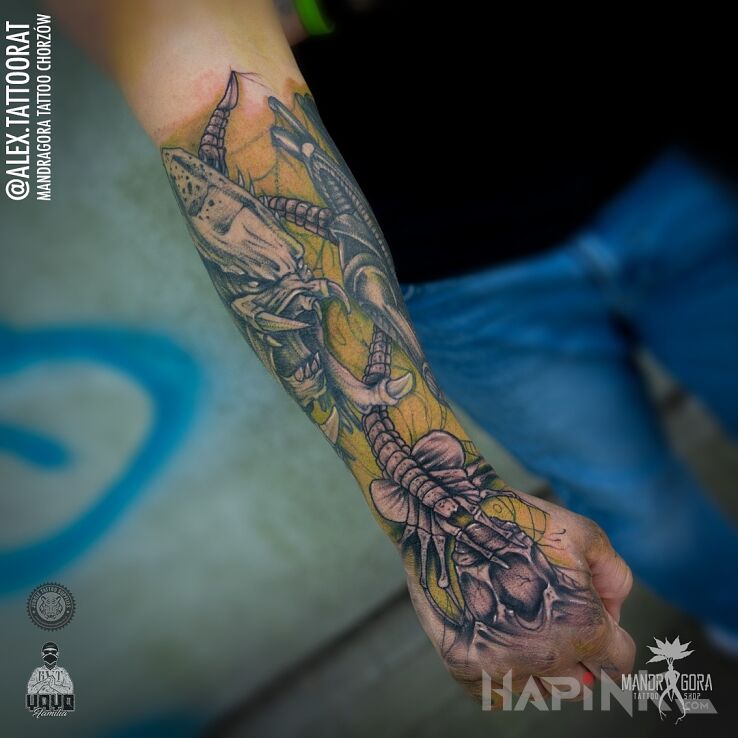 Tattoo Predator in colorful motif and graphic / illustrative style on the hand