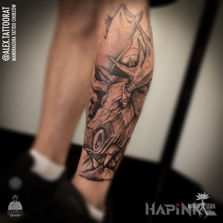 Tattoo Łoś in animals motif and dotwork style on the calf