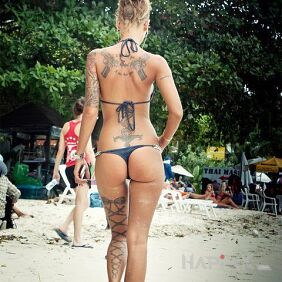 Tattoo Guns on the back on the leg motif: sexy