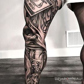 Tatuaż Klepsydra na nodze motyw: 3D styl: realistyczne