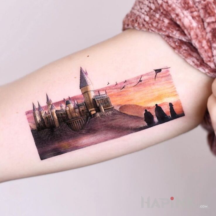 Tattoo Piekny zamek in fantasy motif and realistic style on the upper arm