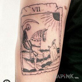 Tattoo Tarot on the upper arm motif: characters style: engravings / gravure