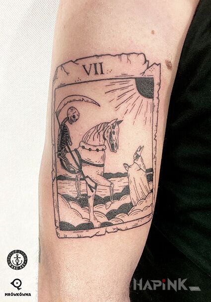 Tattoo Tarot in dark motif and engravings / gravure style on the upper arm