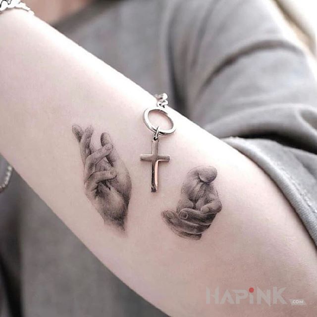 Tattoo Amen in black and gray motif and minimalistic style on the forearm
