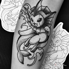 Tatuaż Pokemon Vaporeon na przedramieniu motyw: czarno-szare styl: kreskówkowe / komiksowe