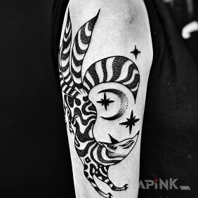 Tattoo Fox on the upper arm motif: fantasy style: graphic / illustrative