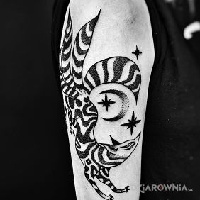 Tatuaż Lis na ramieniu motyw: fantasy styl: graficzne / ilustracyjne