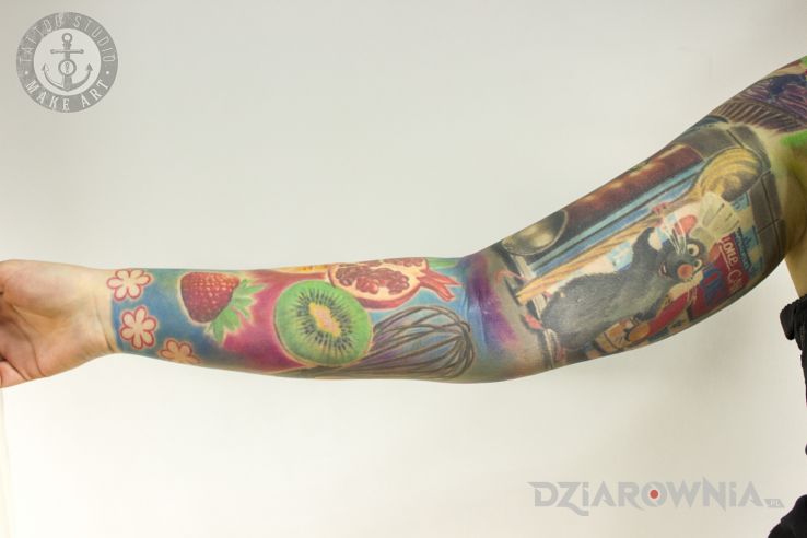 Tatuaż ratatuj - rękaw w motywie kolorowe i stylu kreskówkowe / komiksowe na ramieniu