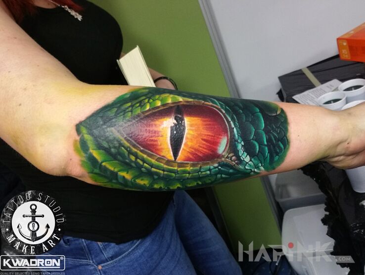 Tattoo Smocze oko in 3D motif and realistic style on the forearm