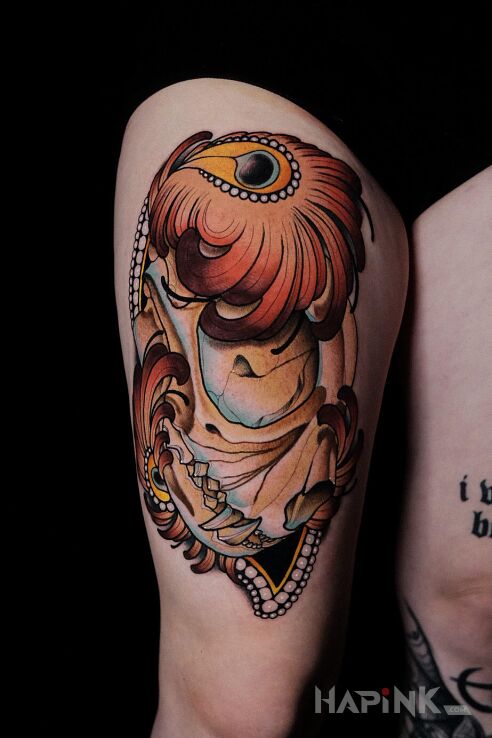 Tattoo Kot / Czaszka / Pawie pióro in ornaments motif and neo-traditional style on the leg