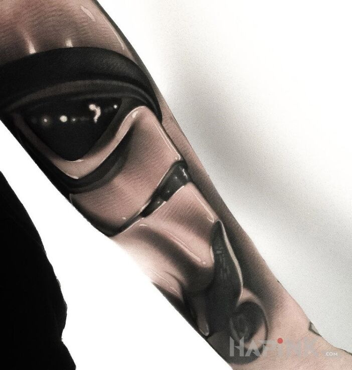 Tattoo Hełm szturmowca in 3D motif on the forearm