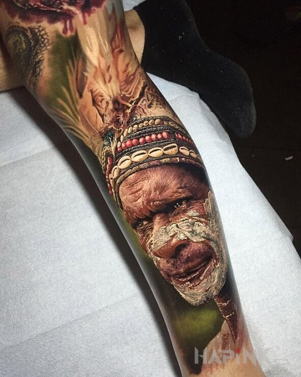 Tattoo Człowiek z buszu in characters motif and realistic style on the leg