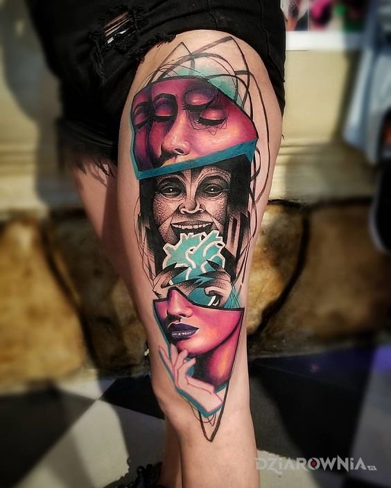 Tatuaż dwie glowy w motywie kolorowe i stylu surrealistyczne na nodze