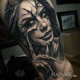 Tattoo Woman with a claw on the leg motif: 3D style: realistic