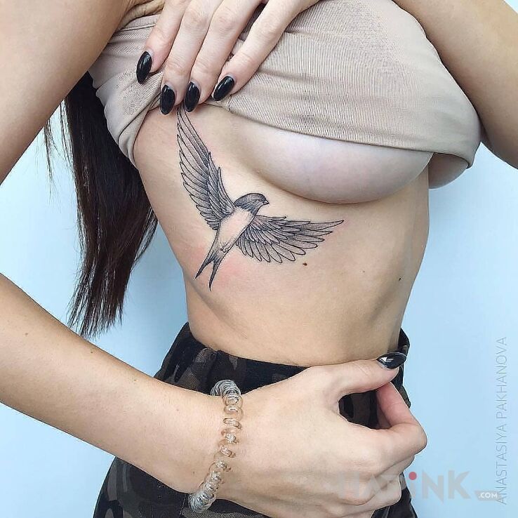 Tattoo Ptaszek in black and gray motif and realistic style on the ribs