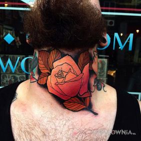 Tatuaż Pomarańczowa róża na szyi motyw: kwiaty