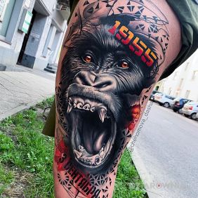 Tatuaż Gorilla na nodze motyw: napisy styl: realistyczne