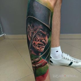 Tatuaż Freddy Krueger na łydce motyw: postacie